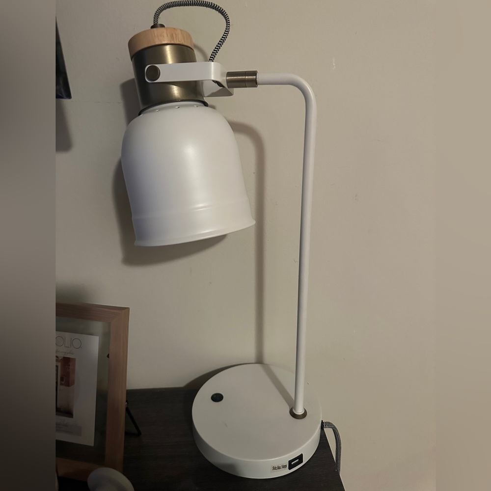 Night or desk lamp with usb